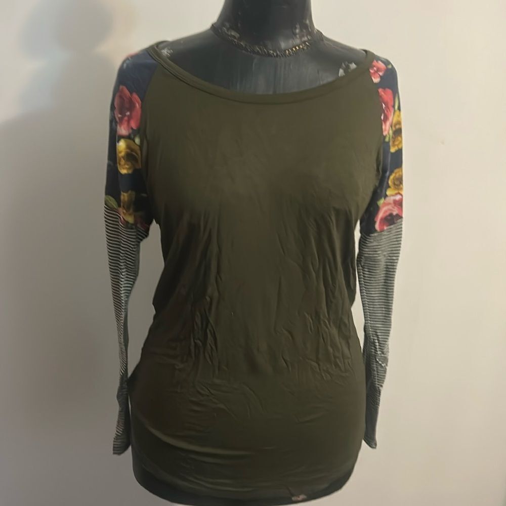 Le Lis Green top ,size Medium
